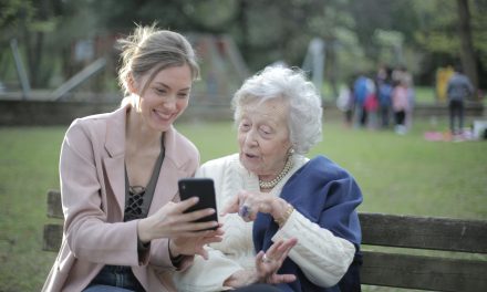 Vergrijzing en welzijn: Waarom aandacht essentieel blijft voor ouderen