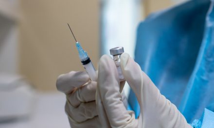 Factcheck: misleidend: ‘het vertrouwen van jongvolwassen in vaccins is ontzettend laag’