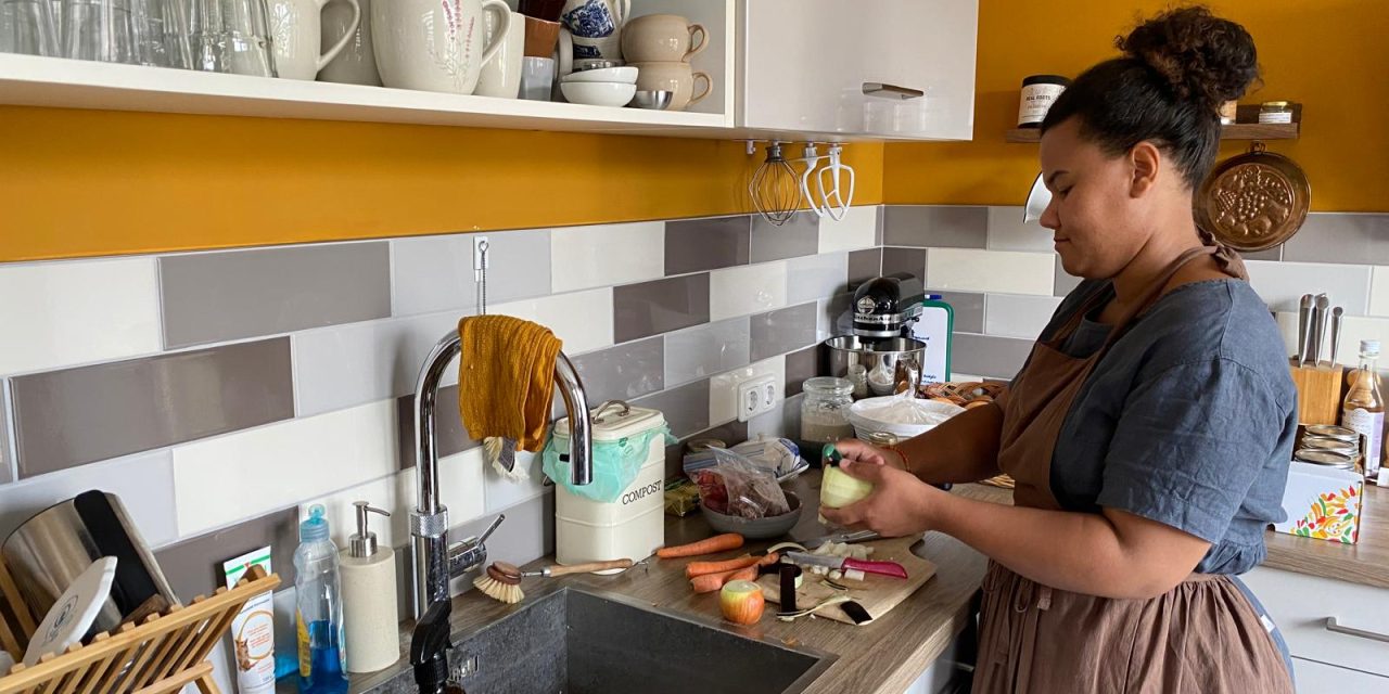 Vrouwen keren terug naar de keuken