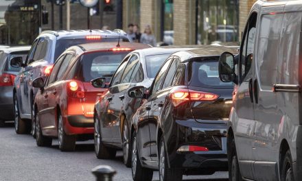 Factcheck: Als er blokkades op de A12 zijn, rijd je daar niet met nog geen minuut vertraging langs