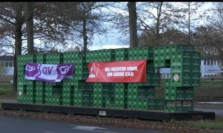 Heineken personeel staakt voor hogere lonen