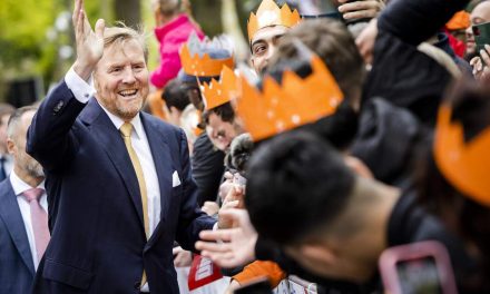 Hoe fouter, hoe beter: op zoek naar dé ultieme Koningsdag-outfit