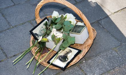Plaatsing eerste Stolpersteinen Zoetermeer