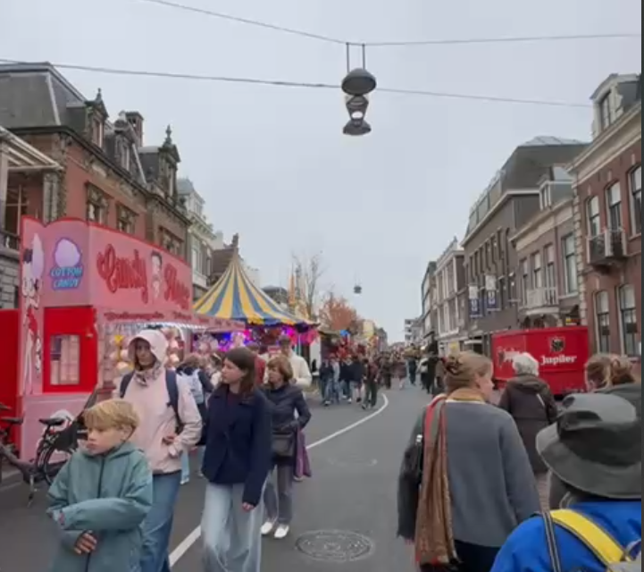 Kermis, hutspot en haring tijdens Leidens Ontzet op 3 oktober