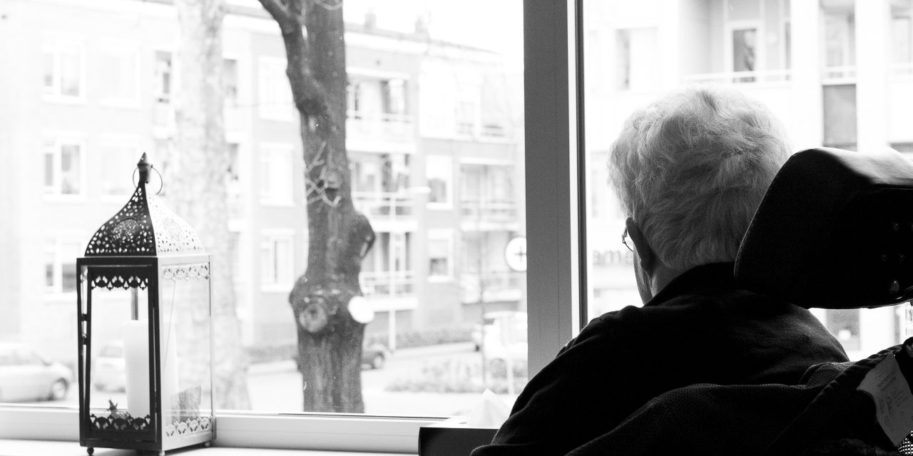 Eenzaamheid onder 65-plussers: wordt het minder, of blijft het een groot probleem?