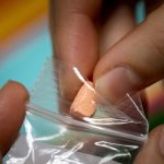 Drugs in de slaapkamer: waarom jongeren middelen gebruiken tijdens seks