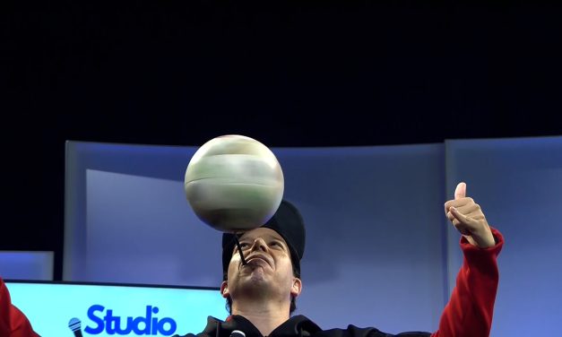 Kijk terug: Voetbal freestyler Airnesto zet de studio én zijn bal op z’n kop