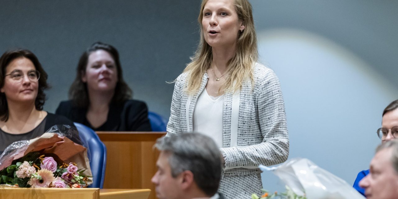 Stevige debatten en lange werkdagen, Zwinkels voor het eerst de Kamer in