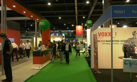Steeds meer automatisering op de techbeurs: hoeveel controle houdt de mens?