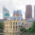 Politiek vertrouwen daalt alweer, behalve bij de tieners