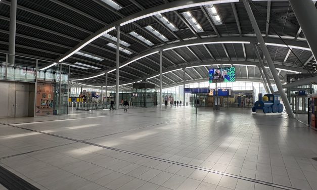 OV-medewerkers staken uit protest tegen bezuinigingen op de sociale zekerheid