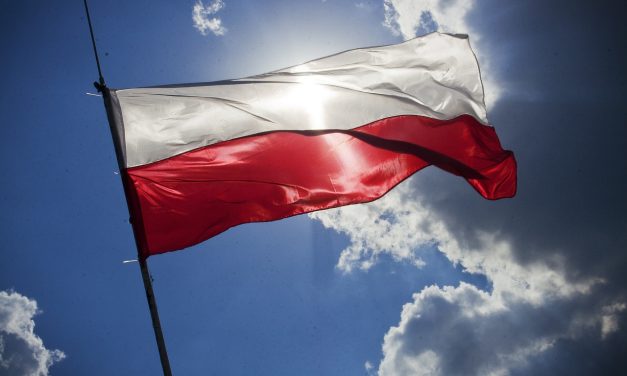 Poolse democratie staat te wankelen, vrouwen maken het verschil