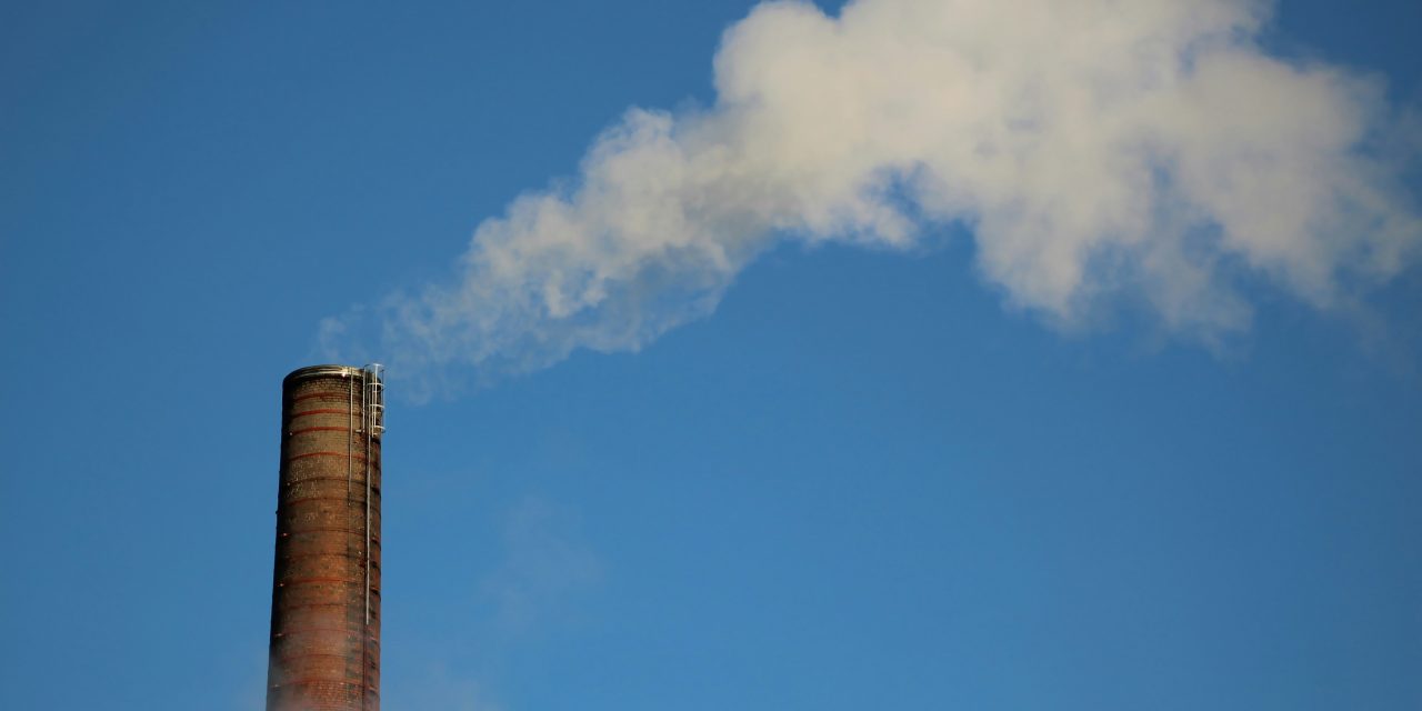 FACTCHECK: Nog nooit nam de CO2-uitstoot van de meest vervuilende bedrijven zo hard af als vorig jaar