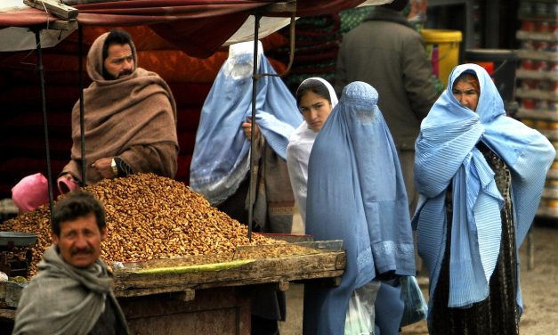 Afghaanse vrouwen zingen tegen stemverbod