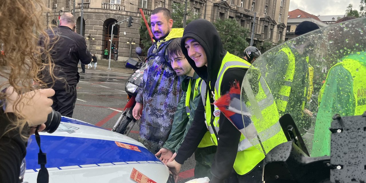Toenemend geweld in Servische protesten tegen de overheid