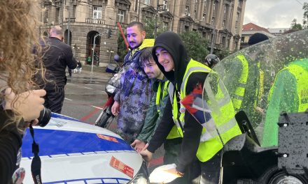 Toenemend geweld in Servische protesten tegen de overheid