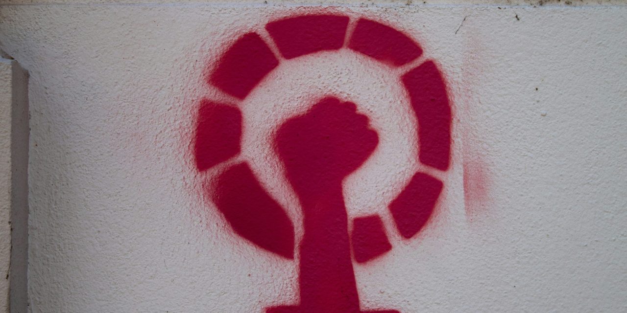 Haagse Dolle Mina’s veranderen Haagse Harry in Haagse Harriette: oproep tot stemmen voor vrouwenrechten