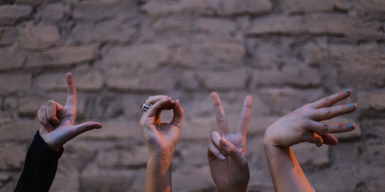 Liefde zonder swipe: Was echte liefde vroeger makkelijker te vinden?