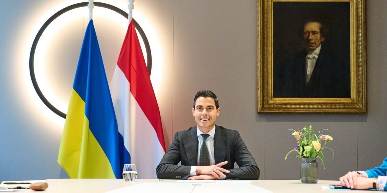 Vier jaar na de invasie: hoe anders is het Oekraïnebeleid van kabinet-Jetten?