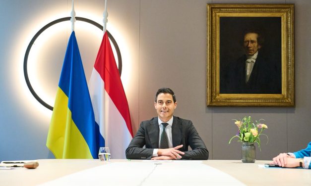 Vier jaar na de invasie: hoe anders is het Oekraïnebeleid van kabinet-Jetten?