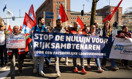 Rijksambtenaren staken om nullijn: vakbond en kabinet lijnrecht tegenover elkaar