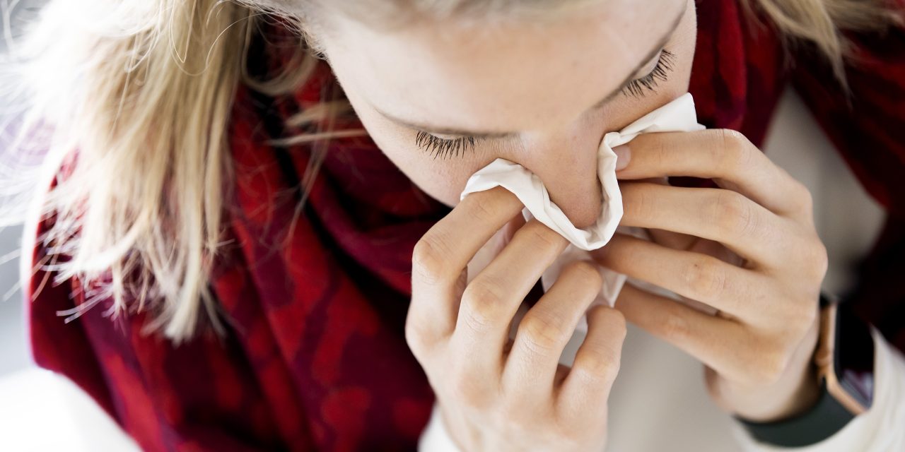 Factcheck: Werkt het smeren van vaseline onder je ogen tegen traanogen?