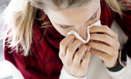 Factcheck: Werkt het smeren van vaseline onder je ogen tegen traanogen?