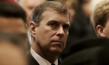 Koningshuis en instanties nemen afstand van Andrew Mountbatten-Windsor