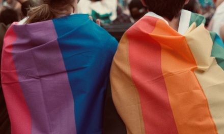 Acceptatie van lhbtiqa+ personen stagneert, verschillen blijven groot