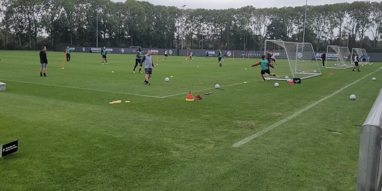 Positiviteit heerst bij training van FC Utrecht ondanks penibele situatie: “Wij komen hier bovenop”