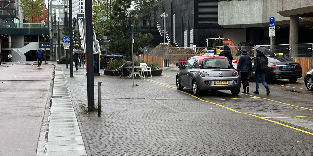 Gevaarlijke situatie taxistandplaats centrumzijde station Utrecht