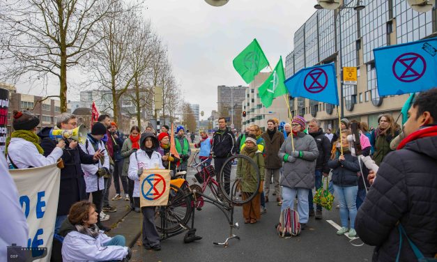 Exctinction Rebellion fietsprotest bij Daalsetunnel