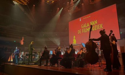 Nederlands filmorkest speelt voor een uitverkocht Tivoli tijdens hun 25-jarig jubileum