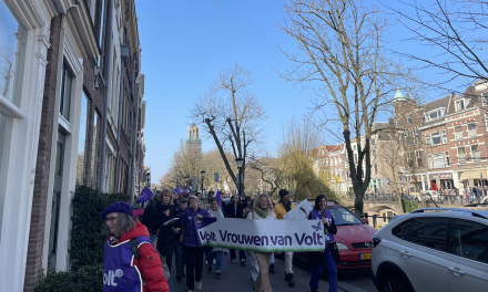 Politieke partij Volt organiseert mars op Internationale Vrouwendag