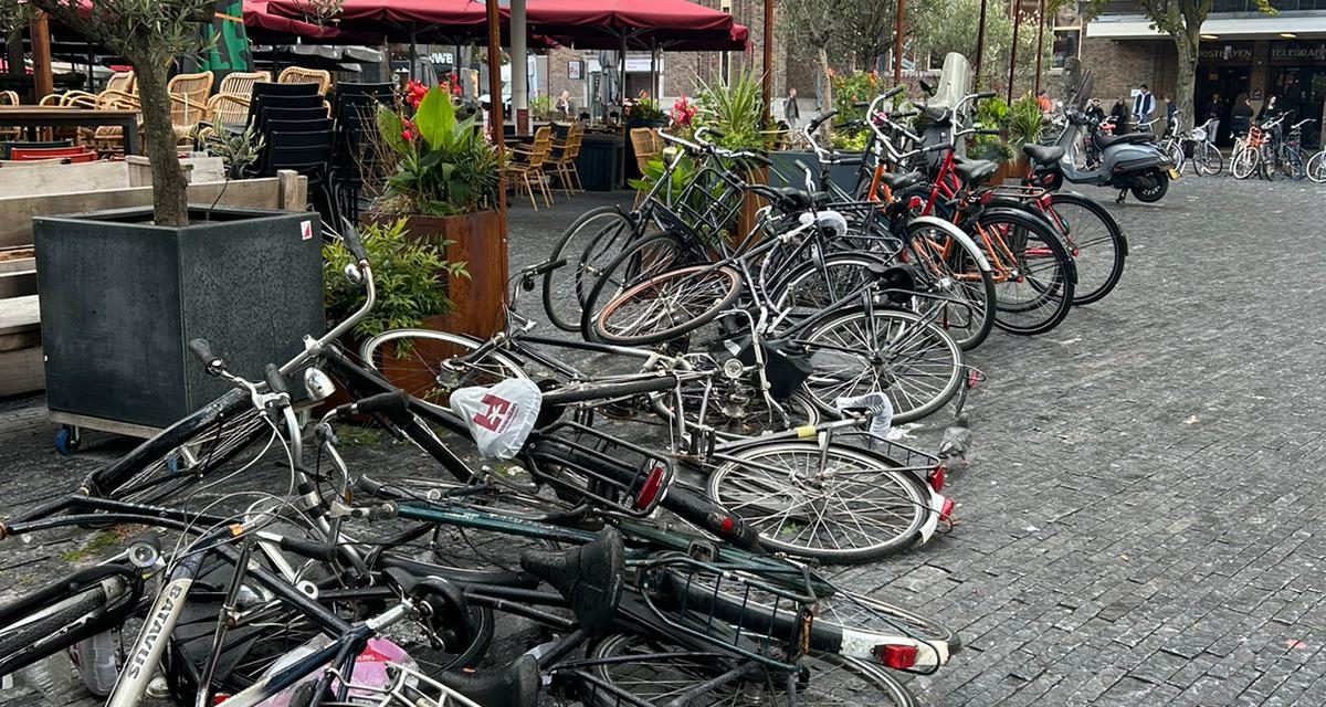 Fietsoverlast in Utrecht: Hoe de stad worstelt met teveel fietsen