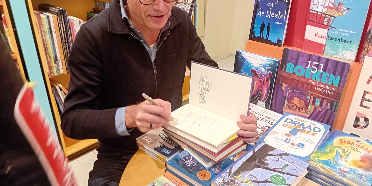 Signeersessie met Maarten Kuipers om zijn derde boek te vieren