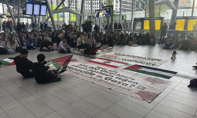 Pro-Palestijnse demonstranten bezetten Utrecht Centraal