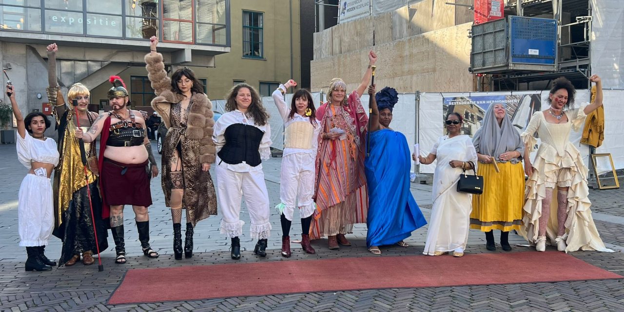 Modeshow in Utrecht zet sekswerkers in de schijnwerpers: ‘Sekswerk is werk!’