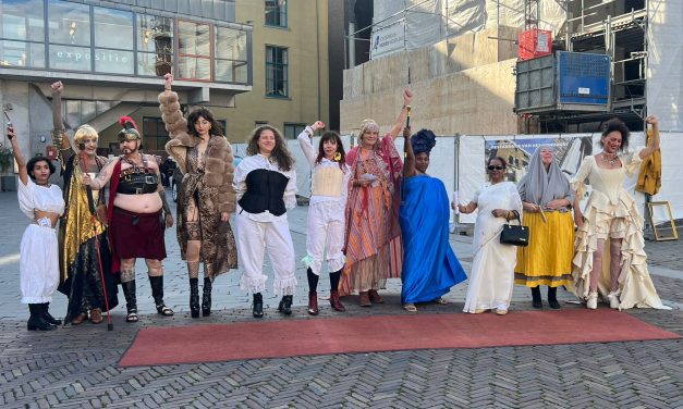 Modeshow in Utrecht zet sekswerkers in de schijnwerpers: ‘Sekswerk is werk!’