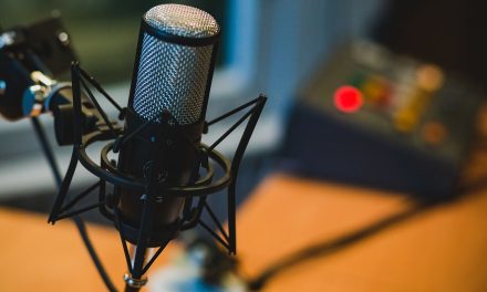 Podcast ‘het beste voor je kind’ schijnt nieuw licht op Nederlands schoolsysteem