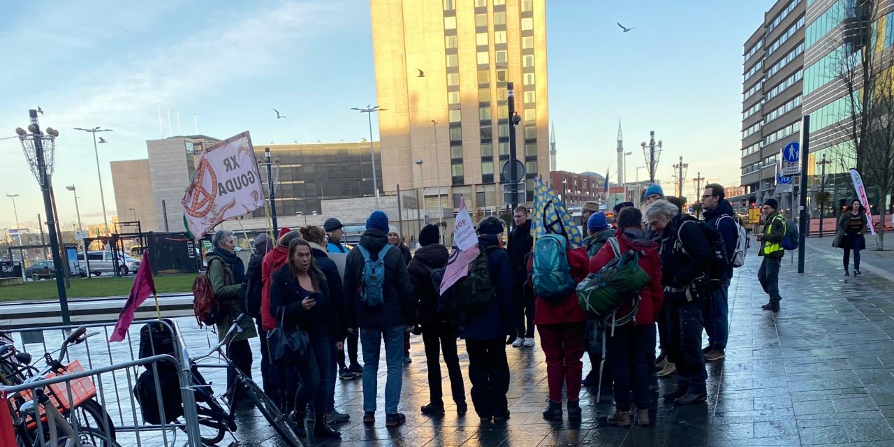 Extinction Rebellion-activisten lopen klimaatmars door Utrecht