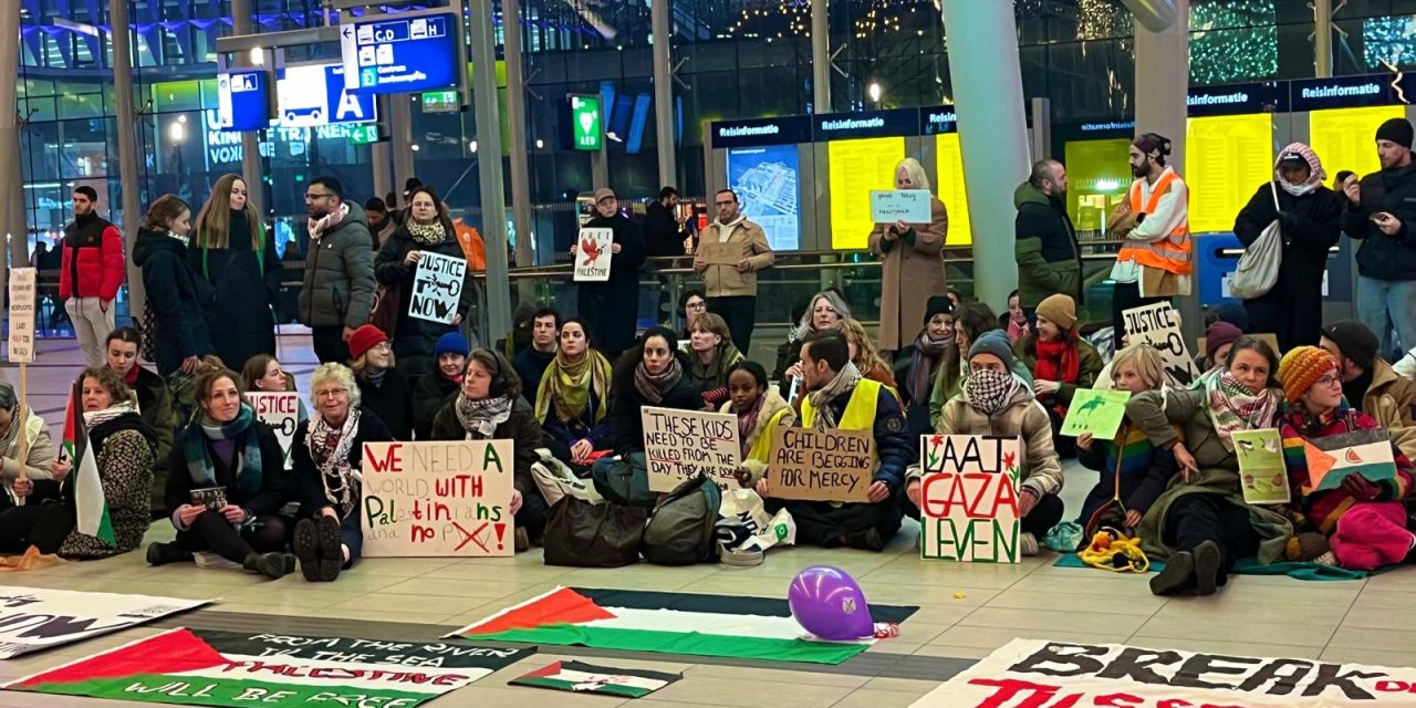 Pro-Palestina Protest op Utrecht Centraal: ‘We voelen ons verdrietig dat het maar een tijdelijk staakt-het-vuren is’