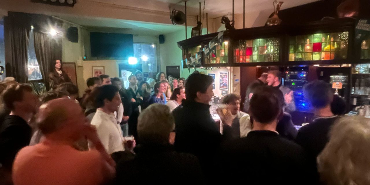 Met een biertje en een bitterbal naar theater kijken: het CFT is weer begonnen.