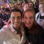Tourdata nieuwe theatertour Douwe Bob online verschenen zonder officiële aankondiging: Utrechtse fan Karlijn Zoethout kan haar geluk niet op