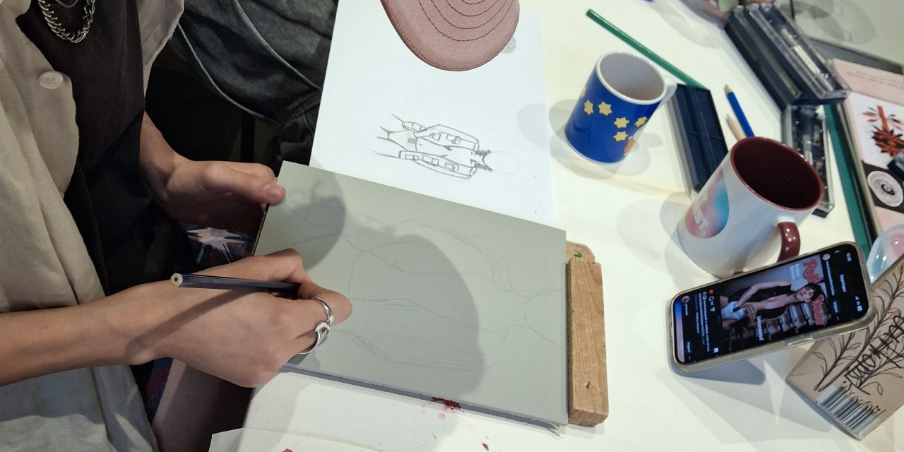 Queer jongeren creatief aan de slag in bibliotheek Neude
