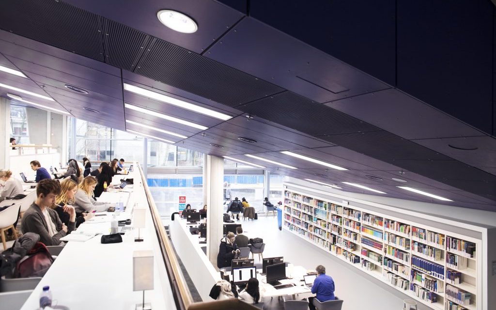 Bibliotheek Neude en lerarenopleiding slaan handen ineen om leesvaardigheid jongeren te verbeteren