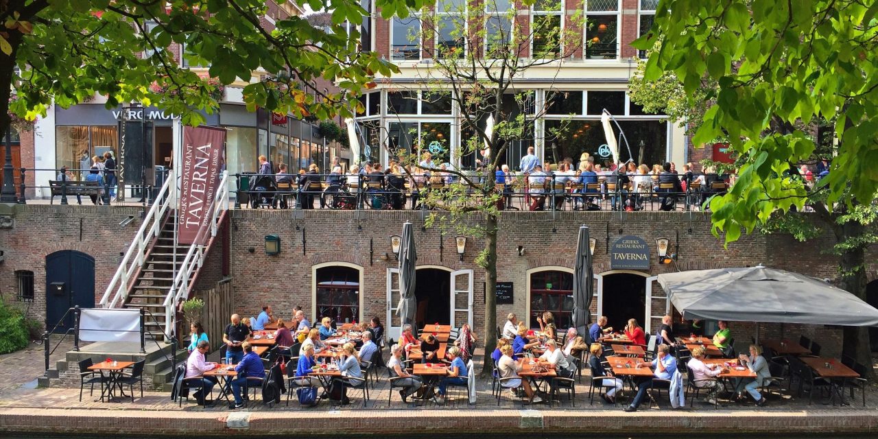 Hittegolf zorgt voor overvolle terrassen in Utrecht
