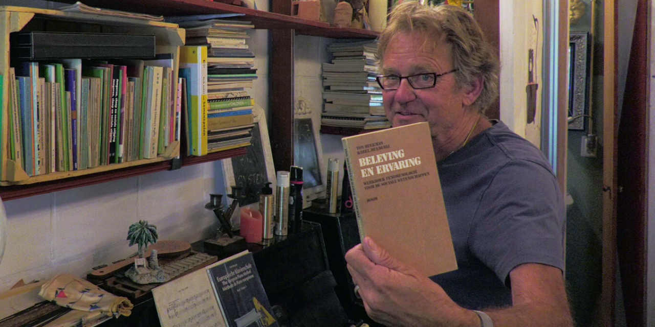 Gepensioneerd pedagoog, Karel J. Mulderij weigert zijn werk neer te leggen: “Ik besteed nog steeds een halve week aan m’n vak”