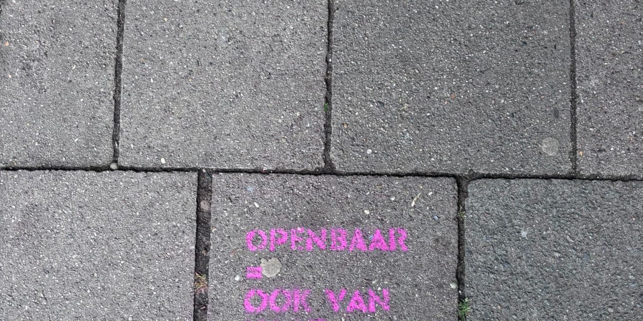 Dolle mina verspreidt leuzen door de stad