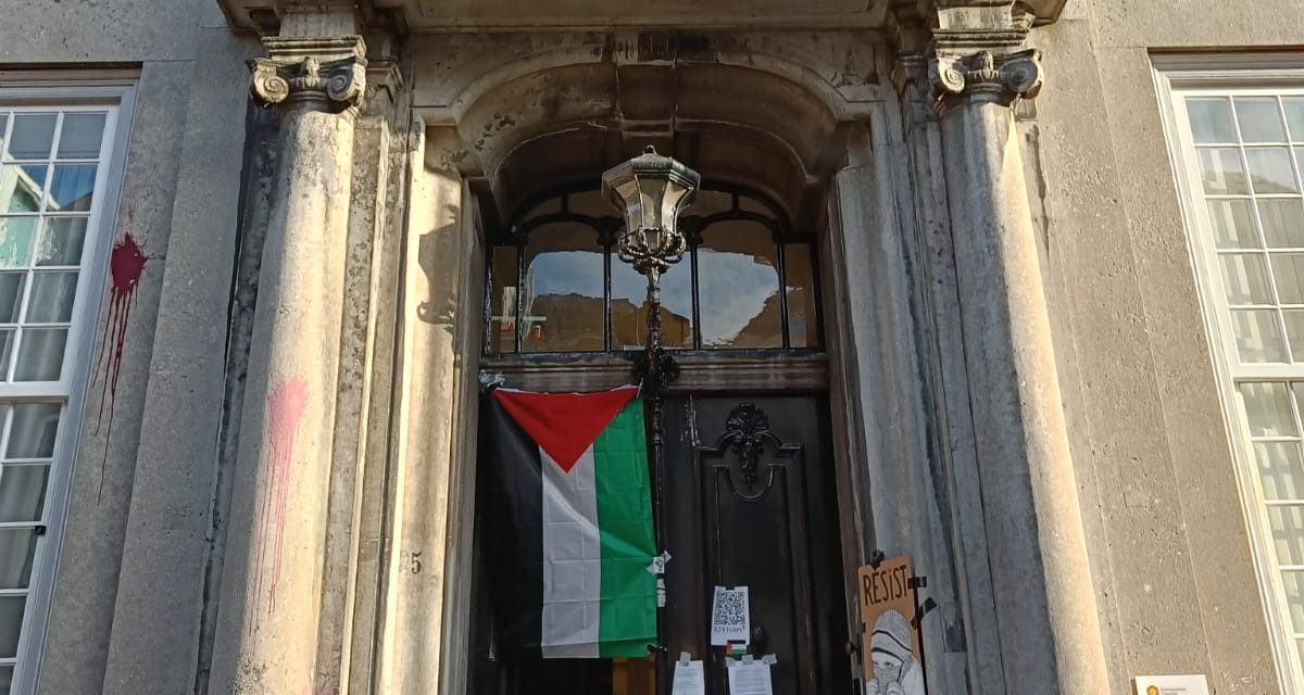 Pro-palestijnse activisten bezetten universiteitsgebouw Drift 25